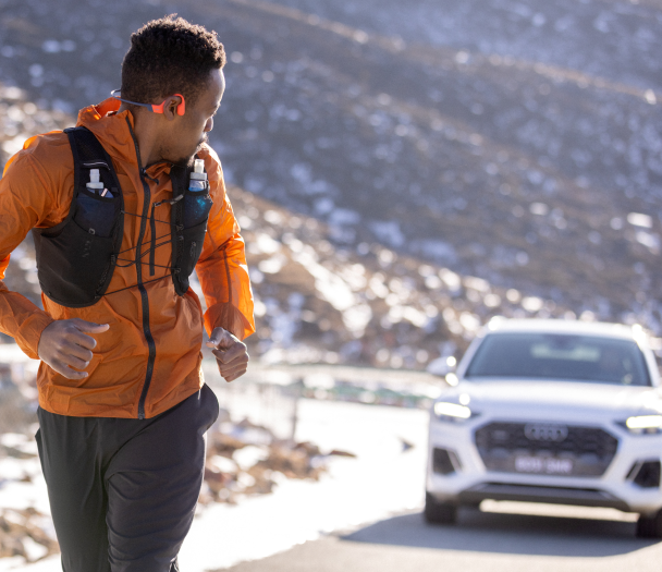 Der Openswim Pro kann über Wasser auch als Bluetooth-Kopfhörer verwendet werden. (Bild: Shokz)